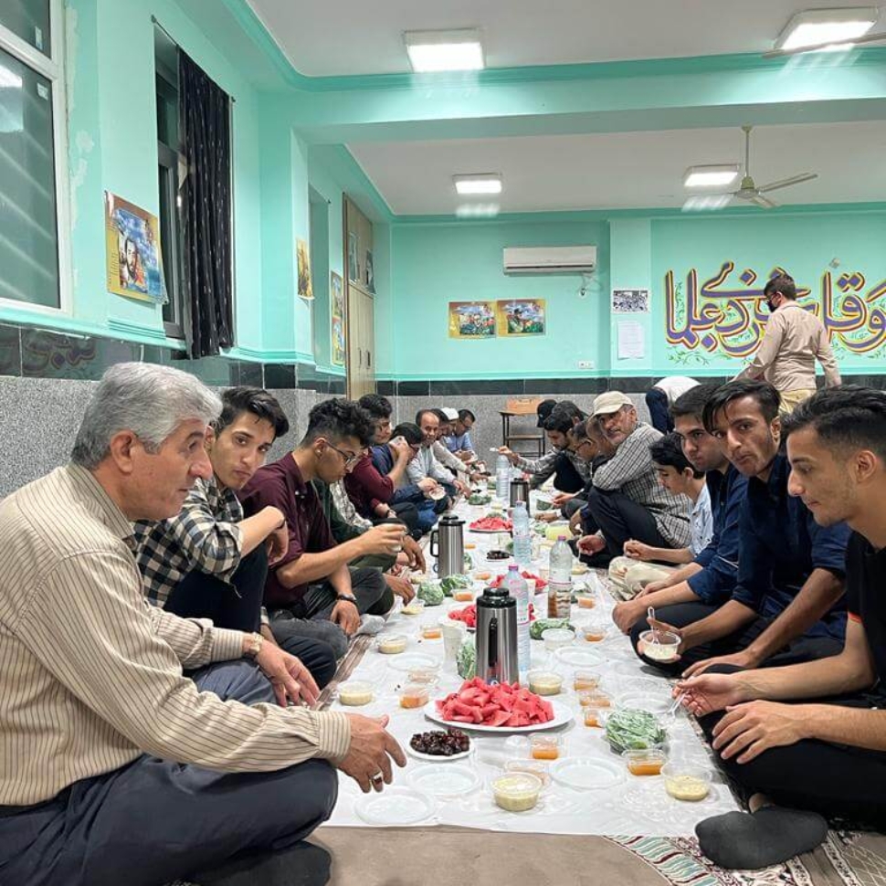 برگزاری مراسم تجلیل از همکاران فرهنگی و دانش آموزان برتر همراه با افطار